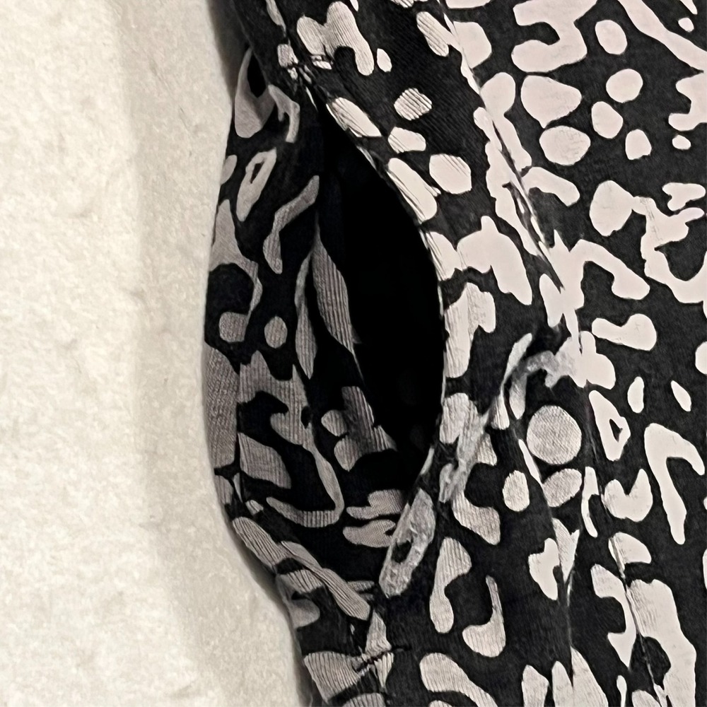 Chico's Tunic Top Blouse Leopard Print Pockets Long Sleeve Women's 1 US Medium - Picture 4 of 11